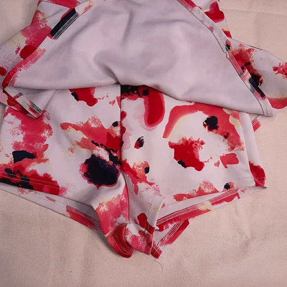 Pink and white peplum romper - Picture 2 of 4